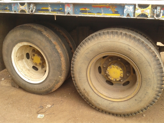 ขายรถ 10 ล้อ ISUZU พื้นเรียบ  ครับ ( ขายอีกรอบหลุดมัดจำครับ )