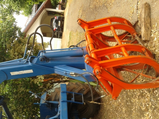 ขายรถ ไถฟอร์ด คีบอ้อย ( ลดราคาครับเหลือ 375000 บาท ครับ )