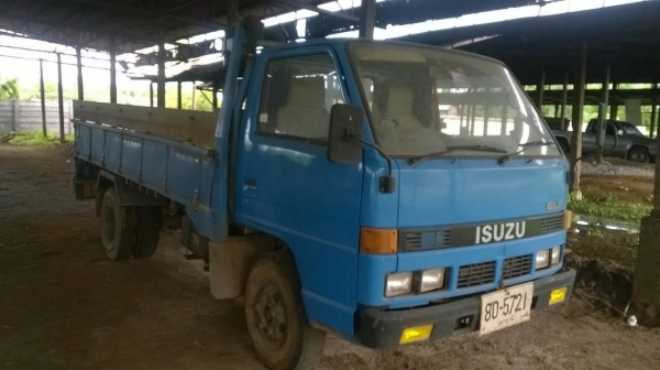 ขาย 6 ล้อพร้อมใช้ คัสซี TL100  เครื่อง 4BE1 110 แรงม้า แต่งเกียร์สั้น หัว NKR ลงเล่มแล้ว ทะเบียนเต็มพร้อมโอนครับ