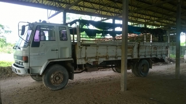 ขาย 6 ล้อใหญ่ FTR มือเดียวออกห้าง ยาว 6 เมตร  เครื่อง 4BD1 165 แรงม้า คัสซีเต็มตลอดเส้น พาวเวอร์ เบรคลมดัน เก๋งบางเดิมไม่เคยทำสี ทะเบียนพร้อมโอน