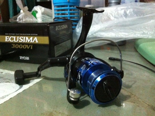 รอกตกปลา ตามรูป ของลูกชาย วัย 12 ขวบ ใช้งานได้ปกติ พอดีลูกชายเก็บเงินซื้อตัวใหม่มา พันกว่าบาท เลยช่วยลงขายตัวเก่าให้ ดีกว่าวางทิ้งไว้เปล่าๆ ขาย 299 ราคาต่อรองได้ อยู่ใกล้ทางแยกสามพราน นครปฐม