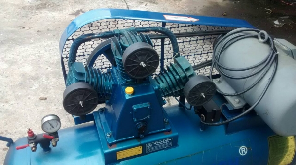 ขายปั๊มลมขนาด 2 แรงม้า มอเตอร์ Mitsubishi ไฟ 220v. สีเดิม ขายปั๊มลมขนาด 2 แรงม้า มอเตอร์ Mitsubishi ไฟ 220v. สีเดิม