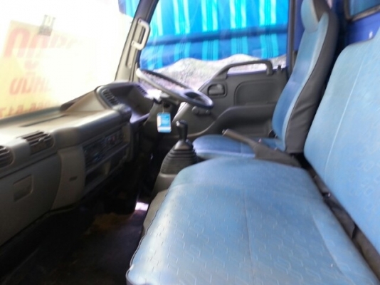 ขายISUZU NKR 88แรง ปี47ห้างแท้ ตู้บรรทุก เครื่องดี แคชซีสวย ยางดี ภายในสวย แอร์เย็น เอกสารพร้อมโอน