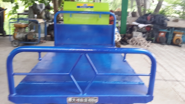 รถแทรคยางการเกษตรและก่อสร้าง