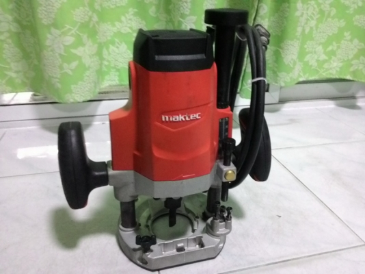 เครื่องเราเตอร์ยี่ห้อ maktec รุ่น mt362 สภาพดีมากๆ เกิน 90 เปอร์เซนต์ครับ