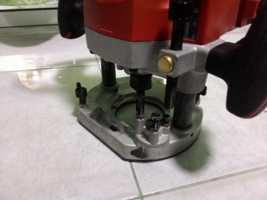 เครื่องเราเตอร์ยี่ห้อ maktec รุ่น mt362 สภาพดีมากๆ เกิน 90 เปอร์เซนต์ครับ เครื่องเราเตอร์ยี่ห้อ maktec รุ่น mt362 สภาพดีมากๆ เกิน 90 เปอร์เซนต์ครับ