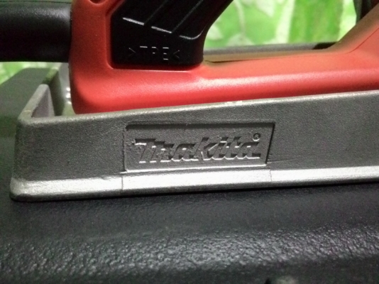 กบไสไม้ไฟฟ้ายี่ห้อ maktec ขนาด 3 นิ้ว สภาพเกิน 90 เปอร์เซนต์ครับ กบไสไม้ไฟฟ้ายี่ห้อ maktec ขนาด 3 นิ้ว สภาพเกิน 90 เปอร์เซนต์ครับ