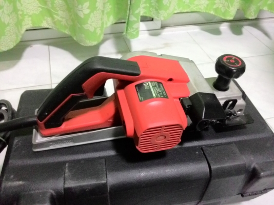 กบไสไม้ไฟฟ้ายี่ห้อ maktec ขนาด 3 นิ้ว สภาพเกิน 90 เปอร์เซนต์ครับ กบไสไม้ไฟฟ้ายี่ห้อ maktec ขนาด 3 นิ้ว สภาพเกิน 90 เปอร์เซนต์ครับ