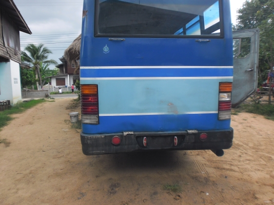 รถมินิบัส hino  เครื่อง  dm 100  (ขอแค่  155,000  ครับ)