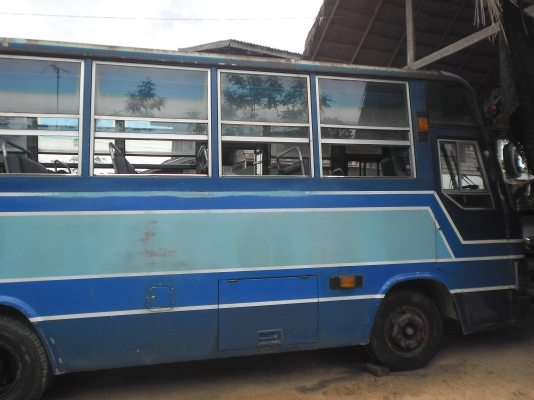 รถมินิบัส hino  เครื่อง  dm 100  (ขอแค่  155,000  ครับ)