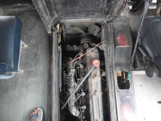 รถมินิบัส hino  เครื่อง  dm 100  (ขอแค่  155,000  ครับ)