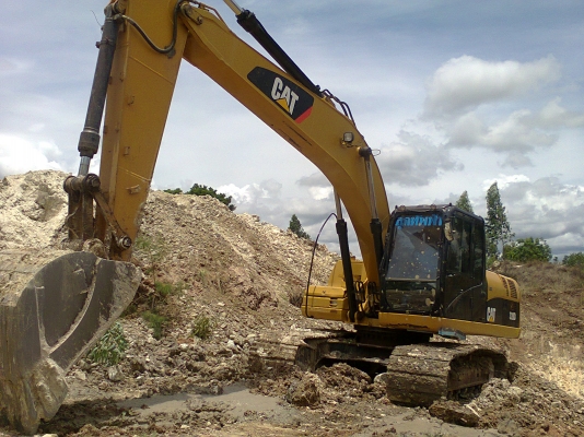 รถแบคโฮ CAT 320D