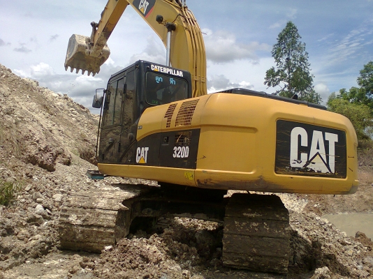 รถแบคโฮ CAT 320D