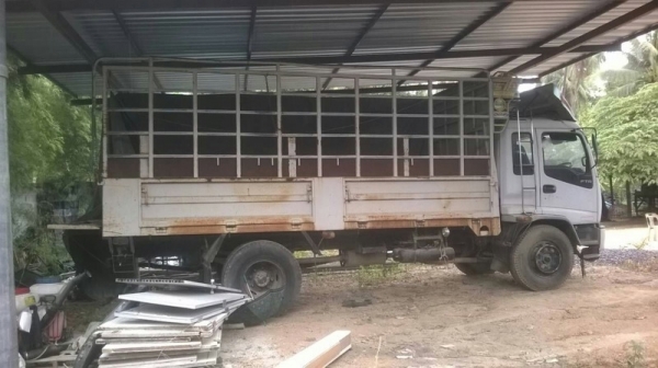 รถอีซูซุ 6 ล้อ รั้ว  ( ไม่ดั้ม )  FTR  195 แรงม้า. ปี 40  สนใจติดต่อ  081 - 6079515