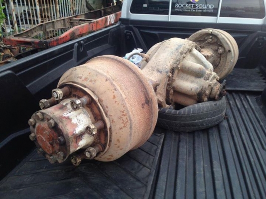 ขายเสื้อเพลา พร้อมเฟือง Fuso 8 ตัน 31,000.-