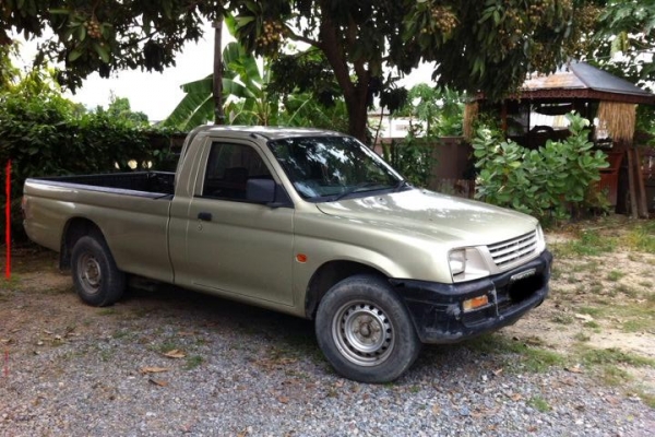 ขายรถกระบะMitsu Strada ตอนเดียวช่วงยาวสำหรับลุยและใช้งาน สภาพเครื่องดีมาก ต่อทะเบียนและภาษีได้ตลอด ขายสด 57,000.-บาท สนใจติดต่อ Gun Chiangmai 093-9319456 ราคาคุยกันได้ครับ