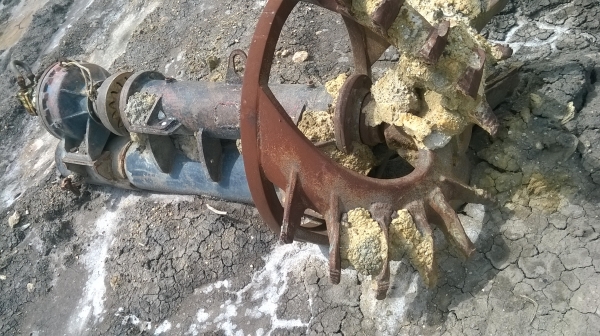 เรือดูดทราย เรือทุ่นง้ามต่ออู่ช่างนะ เครื่องนิสสัน RE 8 สูบ 500 แรง ปั้ม ดูด 10 ออก 10 ขนาดปั้ม 32 นิ้ว