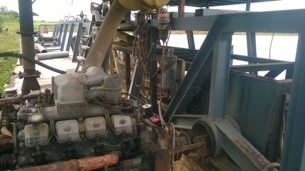 เรือดูดทราย เรือทุ่นง้ามต่ออู่ช่างนะ เครื่องนิสสัน RE 8 สูบ 500 แรง ปั้ม ดูด 10 ออก 10 ขนาดปั้ม 32 นิ้ว