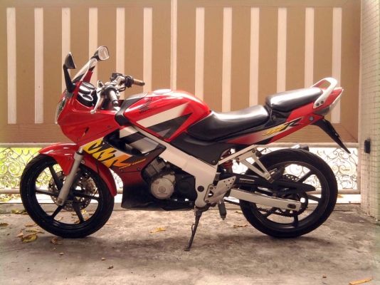 ขออนุญาติขาย HONDA CBR 150 สวยเดิมมาก สตา์ร์ทมือ โอนให้ฟรีครับ