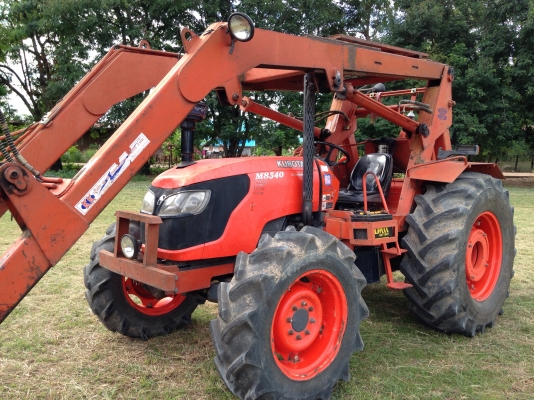 ขาย  รถคีบอ้อย KUBOTA  M8540