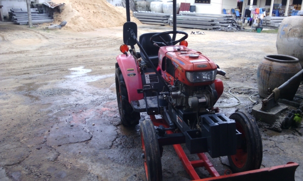 ด่วนๆๆขาย 99000 บาท  ต่อลองได้ ใช้งานน้อย 580 ชั่วโมง บริการส่งฟรีทั่วไทยครับ เข้าร่องอ้อยสบาย ประหยัดน้ำมัน สะดวกสบายครับ