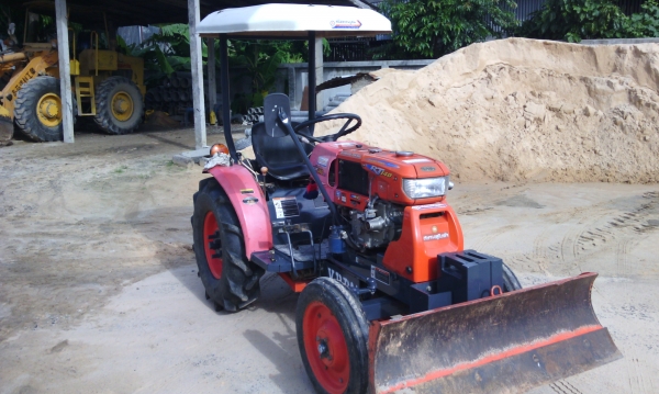 ด่วนๆๆขาย 99000 บาท  ต่อลองได้ ใช้งานน้อย 580 ชั่วโมง บริการส่งฟรีทั่วไทยครับ เข้าร่องอ้อยสบาย ประหยัดน้ำมัน สะดวกสบายครับ