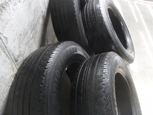 ยาง บริสโตน 215/65R16 ปี09-11 สวยๆ 4 เส้น ราคา 2000 บาท ยาง บริสโตน 215/65R16 ปี09-11 สวยๆ 4 เส้น ราคา 2000 บาท
