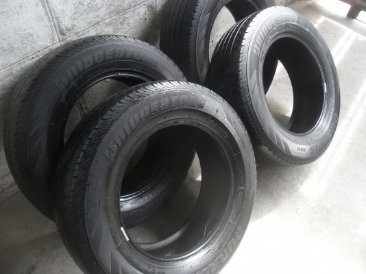 ยาง บริสโตน 215/65R16 ปี09-11 สวยๆ 4 เส้น ราคา 2000 บาท ยาง บริสโตน 215/65R16 ปี09-11 สวยๆ 4 เส้น ราคา 2000 บาท