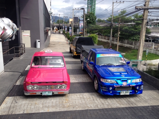 ขาย TOYOTA รุ่นRn13 พศ.2515 สภาพตามรูป รถไม่มีผุ เพิ่งทำมาไม่ได้ใช้เลย ชุดแต่งพร้อม ล้อแม็กใหม่ยางใหม่. เครื่องเสียงใหม่ ใช่ของมียี่ห้อลำโพง EXADทั้งคัน. แอมป์ saxon ปรี bluewave ช่วงล่างดีทำมาใหม่หมด เครื่องเดิมเกียร์คอ ฟิตใหม่ เครื่องเสียงชุดใหญ่. สภาพ ขาย TOYOTA รุ่นRn13 พศ.2515 สภาพตามรูป รถไม่มีผุ เพิ่งทำมาไม่ได้ใช้เลย ชุดแต่งพร้อม ล้อแม็กใหม่ยางใหม่. เครื่องเสียงใหม่ ใช่ของมียี่ห้อลำโพง EXADทั้งคัน. แอมป์ saxon ปรี bluewave ช่วงล่างดีทำมาใหม่หมด เครื่องเดิมเกียร์คอ ฟิตใหม่ เครื่องเสียงชุดใหญ่. สภาพ