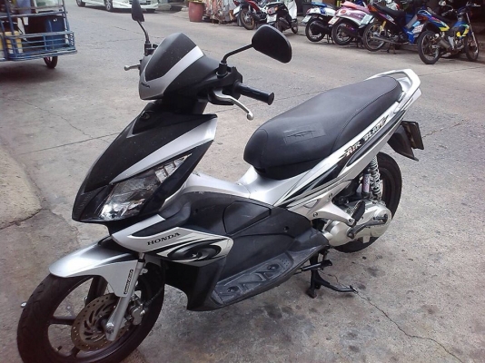 Air bland ปี 50 สีแดง ดำ เครื่องดี เครื่องเดิมๆ มีเล่มเอกสารครบ ไม่มีควัน ไม่หลวม Air bland ปี 50 สีแดง ดำ เครื่องดี เครื่องเดิมๆ มีเล่มเอกสารครบ ไม่มีควัน ไม่หลวม