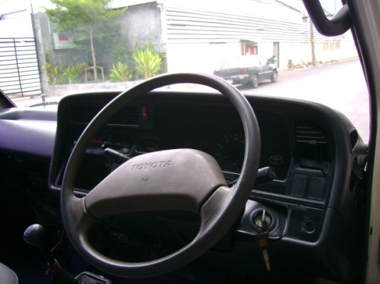 รถตู้หัวจรวด ปี 95 เครื่องดีเซลสภาพดี 98,000.- รถตู้หัวจรวด ปี 95 เครื่องดีเซลสภาพดี 98,000.-