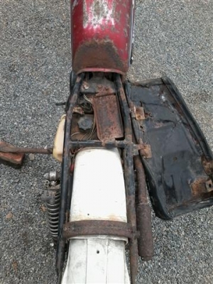 ขาย Suzuki TS125 มีทะเบียนไม่ได้ตามชุดโอนภาษีขาดรถเดิมจอดแห้งๆเหมาะกับนักปั้น