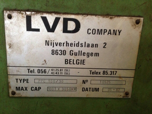 เครื่องพับ10ฟุตยี่ห้อLvd100ตันพับได้4.5มิลใต้หวันติดต่อ0892224259