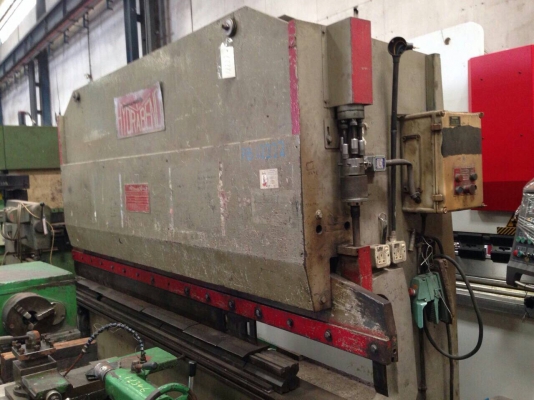 เครื่องพับ10ฟุตพับได้3.2มิลครับยี่ปุ่นครับ360000ติดต่อ0892224259