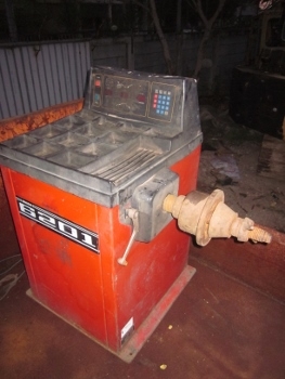 ขายควบ ราคาถูกค๊าบ - เครื่องถอดยาง และ เครื่องตั้งถ่วงล้อ มือสองเก่านอก เพียง 29,000 บาท ขายควบ ราคาถูกค๊าบ - เครื่องถอดยาง และ เครื่องตั้งถ่วงล้อ มือสองเก่านอก เพียง 29,000 บาท