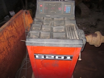 ขายควบ ราคาถูกค๊าบ - เครื่องถอดยาง และ เครื่องตั้งถ่วงล้อ มือสองเก่านอก เพียง 29,000 บาท ขายควบ ราคาถูกค๊าบ - เครื่องถอดยาง และ เครื่องตั้งถ่วงล้อ มือสองเก่านอก เพียง 29,000 บาท