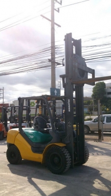 รถยกโคมัสสีรุ่น 16 น้ำหนักยก 3 ตัน เสาสูง 4 เมตร เครื่องดีเซล เกียร์ออโต้ แผงงาหมุน360