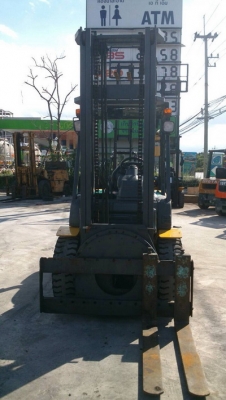 รถยกโคมัสสีรุ่น 16 น้ำหนักยก 3 ตัน เสาสูง 4 เมตร เครื่องดีเซล เกียร์ออโต้ แผงงาหมุน360