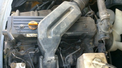 รถยกโคมัสสีรุ่น 16 น้ำหนักยก 3 ตัน เสาสูง 4 เมตร เครื่องดีเซล เกียร์ออโต้ แผงงาหมุน360