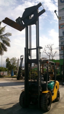 รถยกโคมัสสีรุ่น 16 น้ำหนักยก 3 ตัน เสาสูง 4 เมตร เครื่องดีเซล เกียร์ออโต้ แผงงาหมุน360