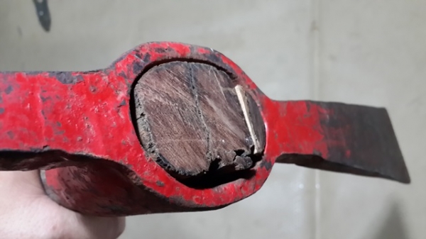 อีเตอร์ พร้อมด้ามไม้แดงเก่า