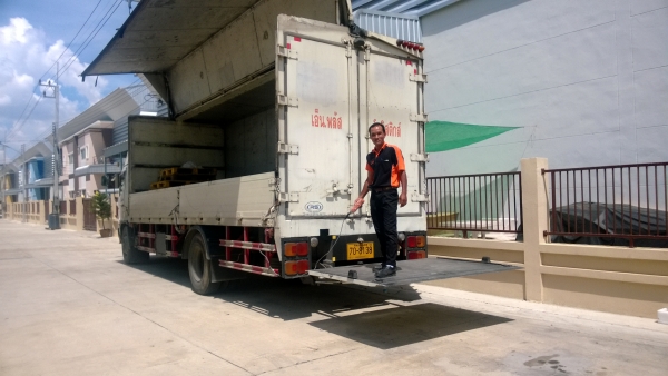 รับกระจายสินค้า รถบรรทุก 7เมตร รถตู้ทึบ7 เมตรมีลิฟท์ท้าย รถบรรทุกตู้7เมตรรับจ้าง