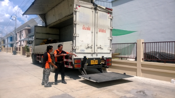 รับกระจายสินค้า รถบรรทุก 7เมตร รถตู้ทึบ7 เมตรมีลิฟท์ท้าย รถบรรทุกตู้7เมตรรับจ้าง