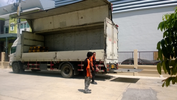 รับกระจายสินค้า รถบรรทุก 7เมตร รถตู้ทึบ7 เมตรมีลิฟท์ท้าย รถบรรทุกตู้7เมตรรับจ้าง