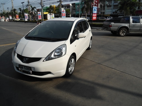 HONDA - JAZZ -  i-VTEC 1.5 AT ปี2009 สีขาว เกียร์อัตโนมัติ เครื่องเบนซิน 1500cc