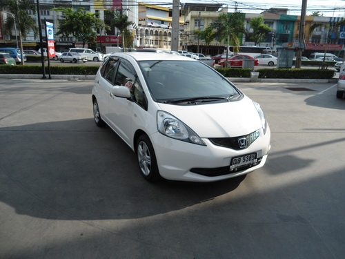 HONDA - JAZZ - i-VTEC 1.5 AT ปี2009 สีขาว เกียร์อัตโนมัติ เครื่องเบนซิน 1500cc HONDA - JAZZ - i-VTEC 1.5 AT ปี2009 สีขาว เกียร์อัตโนมัติ เครื่องเบนซิน 1500cc