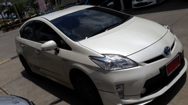 TOYOTA - PRIUS - Hybrid TRD Sportivo 1.8 AT ปี2013 สีขาว เกียร์อัตโนมัติ เครื่องเบนซิน 1800cc