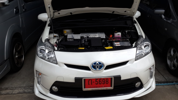 TOYOTA - PRIUS - Hybrid TRD Sportivo 1.8 AT ปี2013 สีขาว เกียร์อัตโนมัติ เครื่องเบนซิน 1800cc TOYOTA - PRIUS - Hybrid TRD Sportivo 1.8 AT ปี2013 สีขาว เกียร์อัตโนมัติ เครื่องเบนซิน 1800cc