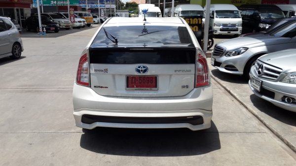 TOYOTA - PRIUS - Hybrid TRD Sportivo 1.8 AT ปี2013 สีขาว เกียร์อัตโนมัติ เครื่องเบนซิน 1800cc TOYOTA - PRIUS - Hybrid TRD Sportivo 1.8 AT ปี2013 สีขาว เกียร์อัตโนมัติ เครื่องเบนซิน 1800cc