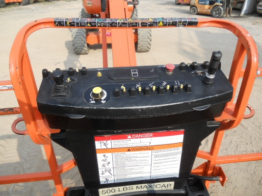 ขายรถกระเช้าบูมหักศอก JLG มือสอง รุ่น 800AJ ราคาพิเศษ 2,150,000 บาท